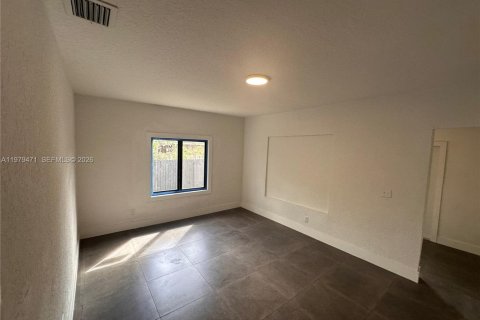 House in Miami, Florida 2 bedrooms, 80.45 sq.m. № 2044052 - photo 6