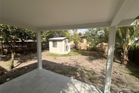 House in Miami, Florida 2 bedrooms, 80.45 sq.m. № 2044052 - photo 19
