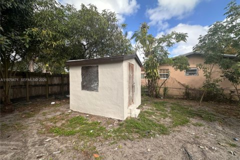 House in Miami, Florida 2 bedrooms, 80.45 sq.m. № 2044052 - photo 20