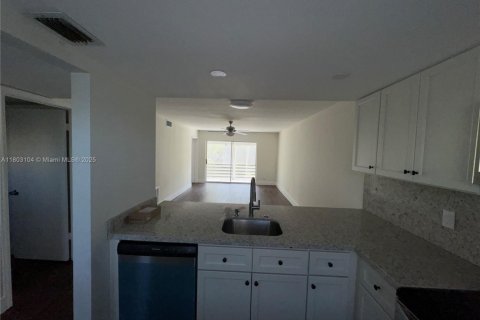 Condo in Lauderhill, Florida, 2 bedrooms  № 1864413 - photo 5