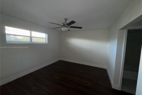 Condo in Lauderhill, Florida, 2 bedrooms  № 1864413 - photo 13
