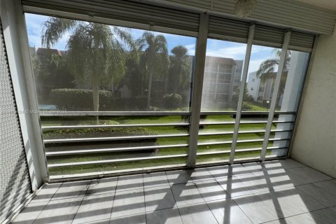 Condo in Lauderhill, Florida, 2 bedrooms  № 1864413 - photo 11