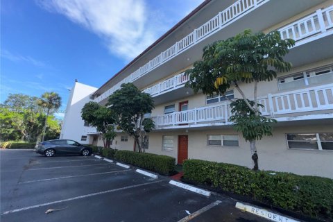 Condo in Lauderhill, Florida, 2 bedrooms  № 1864413 - photo 2