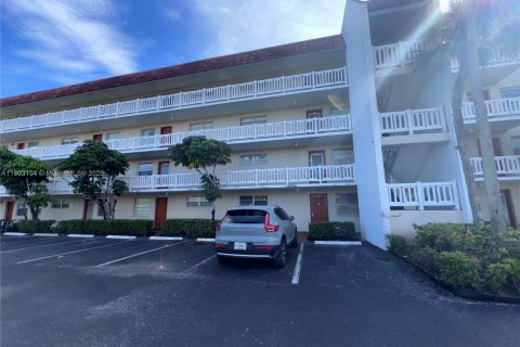 Condo in Lauderhill, Florida, 2 bedrooms  № 1864413 - photo 1