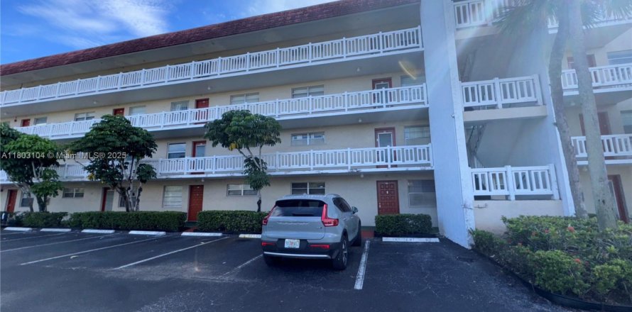 Condo in Lauderhill, Florida, 2 bedrooms  № 1864413