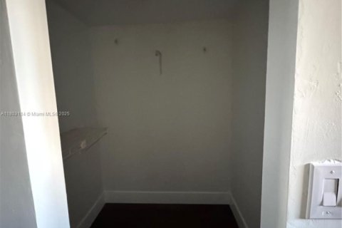 Condo in Lauderhill, Florida, 2 bedrooms  № 1864413 - photo 10