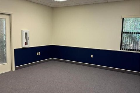 Propiedad comercial en alquiler en Gainesville, Florida, 142.14 m2 № 1677361 - foto 5