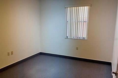 Propiedad comercial en alquiler en Gainesville, Florida, 142.14 m2 № 1677361 - foto 8