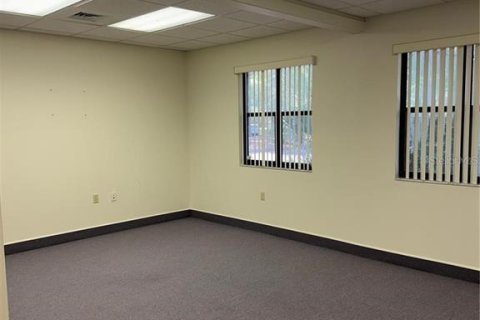 Propiedad comercial en alquiler en Gainesville, Florida, 142.14 m2 № 1677361 - foto 11