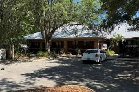 Propiedad comercial en alquiler en Gainesville, Florida, 142.14 m2 № 1677361 - foto 1