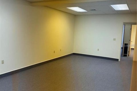 Propiedad comercial en alquiler en Gainesville, Florida, 142.14 m2 № 1677361 - foto 9