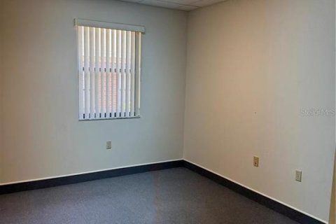 Propiedad comercial en alquiler en Gainesville, Florida, 142.14 m2 № 1677361 - foto 7
