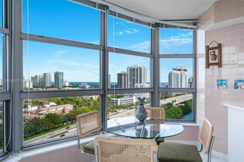 Condo in Aventura, Florida, 3 bedrooms  № 1982157 - photo 24