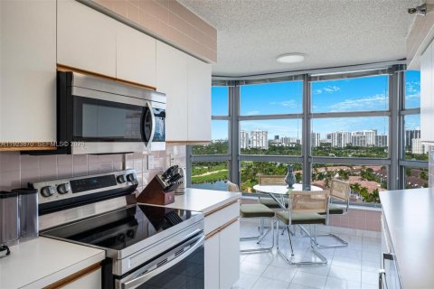 Condo in Aventura, Florida, 3 bedrooms  № 1982157 - photo 22