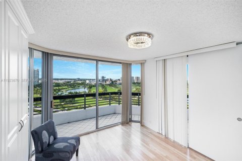 Condo in Aventura, Florida, 3 bedrooms  № 1982157 - photo 18