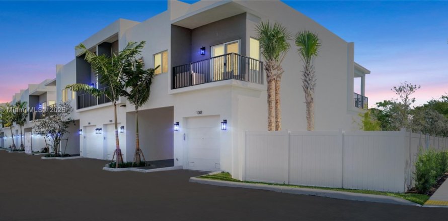 Таунхаус в Помпано-Бич, Флорида 3 спальни, 125.23м2 № 1973885