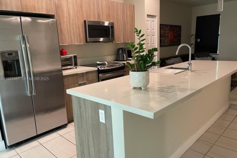 Copropriété à louer à Doral, Floride: 2 chambres, 97.36 m2 № 1987418 - photo 6