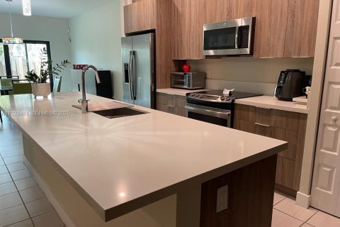 Copropriété à louer à Doral, Floride: 2 chambres, 97.36 m2 № 1987418 - photo 5