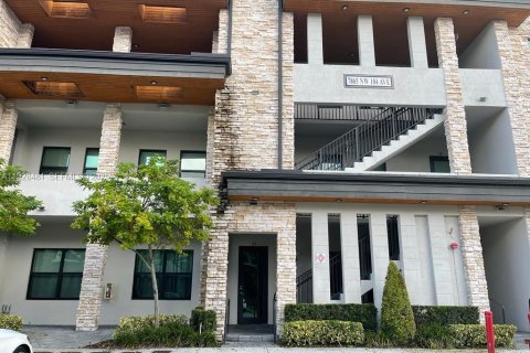 Copropriété à louer à Doral, Floride: 2 chambres, 97.36 m2 № 1987418 - photo 2