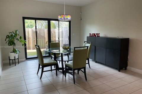 Copropriété à louer à Doral, Floride: 2 chambres, 97.36 m2 № 1987418 - photo 7