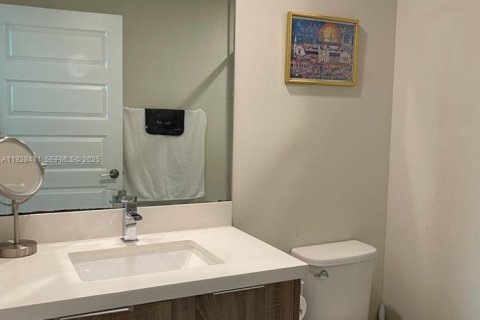 Copropriété à louer à Doral, Floride: 2 chambres, 97.36 m2 № 1987418 - photo 11