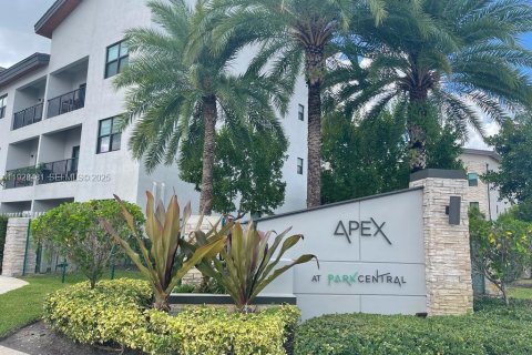 Copropriété à louer à Doral, Floride: 2 chambres, 97.36 m2 № 1987418 - photo 1