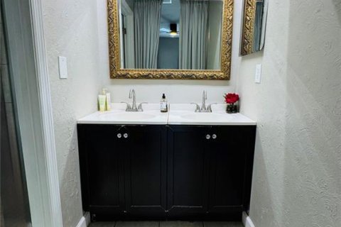 Villa ou maison à louer à Sarasota, Floride: 3 chambres, 128.02 m2 № 2259439 - photo 10