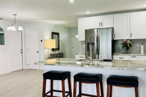 Villa ou maison à louer à Sarasota, Floride: 3 chambres, 128.02 m2 № 2259439 - photo 5
