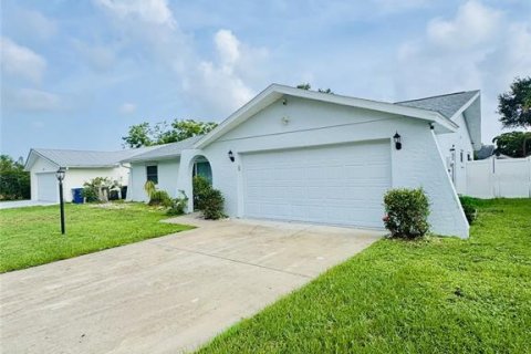 Villa ou maison à louer à Sarasota, Floride: 3 chambres, 128.02 m2 № 2259439 - photo 2