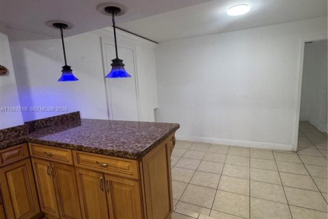 Снять в аренду виллу или дом в Хайалиа, Флорида 3 спальни, 199.74м2, № 2048964 - фото 7