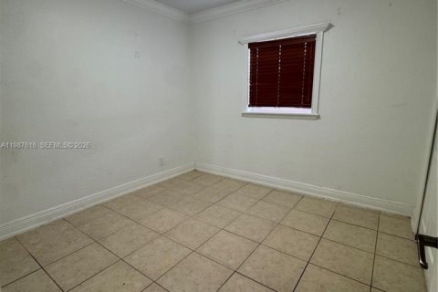 Снять в аренду виллу или дом в Хайалиа, Флорида 3 спальни, 199.74м2, № 2048964 - фото 3