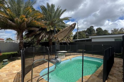 Снять в аренду виллу или дом в Хайалиа, Флорида 3 спальни, 199.74м2, № 2048964 - фото 12