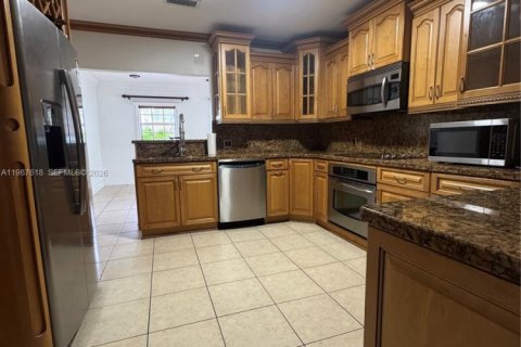 Снять в аренду виллу или дом в Хайалиа, Флорида 3 спальни, 199.74м2, № 2048964 - фото 5