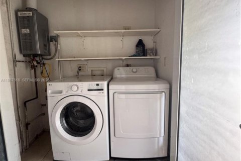 Снять в аренду виллу или дом в Хайалиа, Флорида 3 спальни, 199.74м2, № 2048964 - фото 9