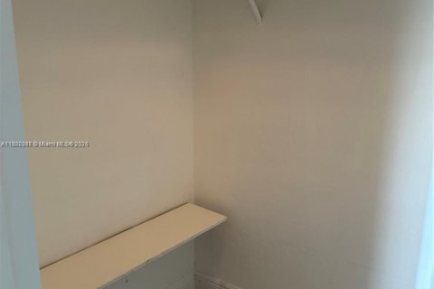 Снять в аренду кондоминиум в Халландейл-Бич, Флорида 2 спальни, 92.9м2, № 1977117 - фото 15