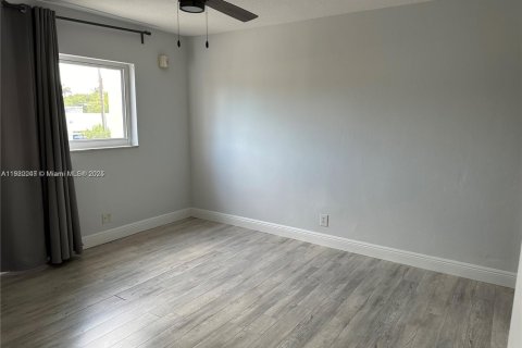 Снять в аренду кондоминиум в Халландейл-Бич, Флорида 2 спальни, 92.9м2, № 1977117 - фото 13