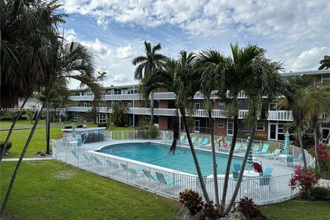 Снять в аренду кондоминиум в Халландейл-Бич, Флорида 2 спальни, 92.9м2, № 1977117 - фото 16