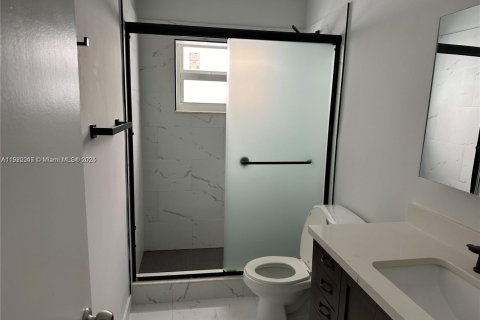 Снять в аренду кондоминиум в Халландейл-Бич, Флорида 2 спальни, 92.9м2, № 1977117 - фото 4