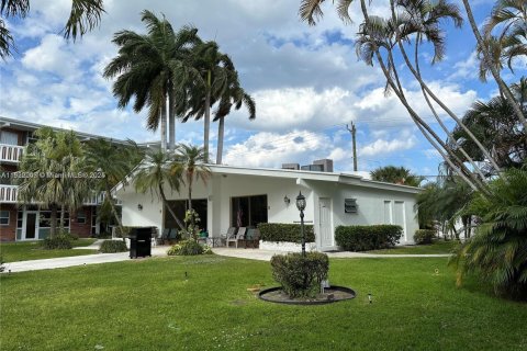 Снять в аренду кондоминиум в Халландейл-Бич, Флорида 2 спальни, 92.9м2, № 1977117 - фото 14