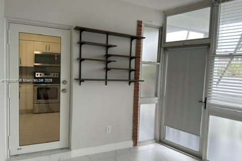 Снять в аренду кондоминиум в Халландейл-Бич, Флорида 2 спальни, 92.9м2, № 1977117 - фото 9