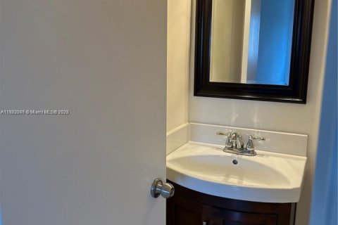 Снять в аренду кондоминиум в Халландейл-Бич, Флорида 2 спальни, 92.9м2, № 1977117 - фото 6