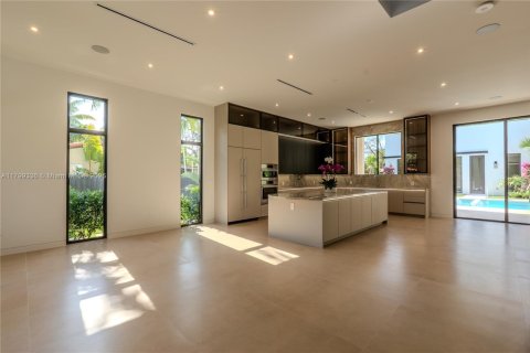 Villa ou maison à vendre à Miami, Floride: 5 chambres, 395.3 m2 № 1714804 - photo 11