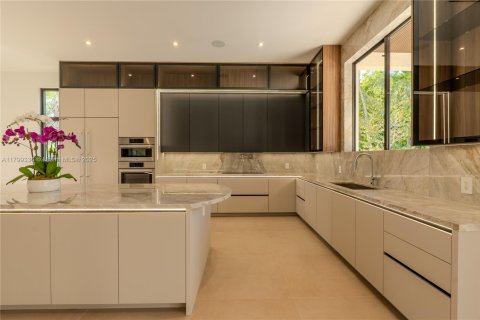 Villa ou maison à vendre à Miami, Floride: 5 chambres, 395.3 m2 № 1714804 - photo 10