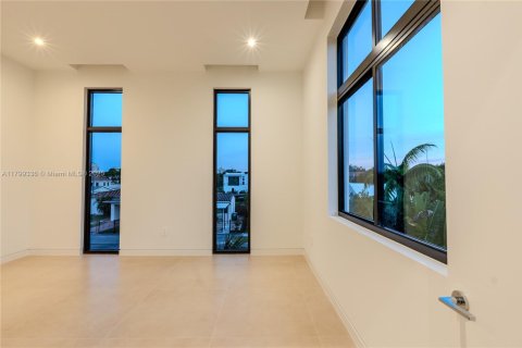 Villa ou maison à vendre à Miami, Floride: 5 chambres, 395.3 m2 № 1714804 - photo 25