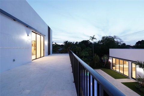 Villa ou maison à vendre à Miami, Floride: 5 chambres, 395.3 m2 № 1714804 - photo 20