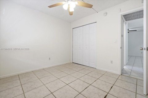 Condo in Miami, Florida, 2 bedrooms  № 2001431 - photo 15
