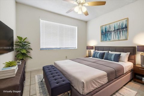 Condo in Miami, Florida, 2 bedrooms  № 2001431 - photo 14