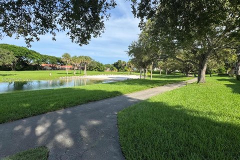 Condo in Miami, Florida, 2 bedrooms  № 2001431 - photo 20