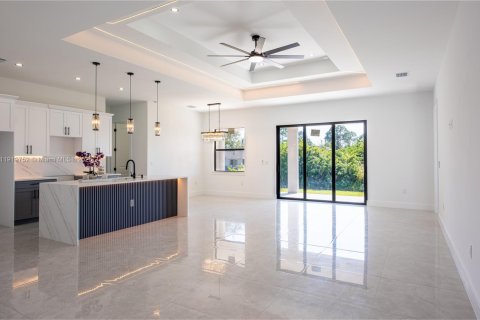 House in Lehigh Acres, Florida 3 bedrooms, 165.37 sq.m. № 2018696 - photo 4