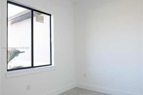 House in Lehigh Acres, Florida 3 bedrooms, 165.37 sq.m. № 2018696 - photo 26